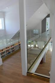 Glass panels and balusters are a secure and durable railing option designed with safety in mind, so you can enjoy the view without compromising security. Glass Balustrade With Aluminum Base Rail Finished With Satin Brass Cladding Klassisch Modern Balkon Sonstige Von Trimcraft Of Fort Myers Inc Houzz