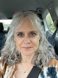 Hey guys my name is Savannah and I'm 16 years old im from des moines iowa  (any Iowan swifties?)I have been a swiftie since I was 10 i started because  of reputation