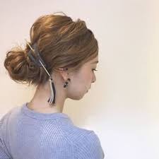 ほどよく可愛い 子供っぽくならない 30代からのヘアアクセサリーの付け方 キナリノ かんざし ヘアスタイル マジェステ 無造作ヘア