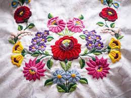 Írás, hímzés, pingálás a hungarikum rövid bemutatása: A Kalocsai Himzes Utolso Jedije Vera Neni Hand Embroidery Designs Hungarian Embroidery Creative Embroidery