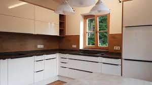 Weisse hochglanzkuche schreinerei holzdesign rapp geisingen. Mobel Peer Weisse Hochglanzkuche Mit Holz Facebook