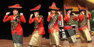 Tarian zapin pengaruh islam ke atas tarian tradisional malaysia boleh dilihat dengan ketara dalam tarian zapin, sebuah tarian yang terkenal di negeri johor. Mengenal Tari Endeng Endeng Ungkapan Kegembiraan Masyarakat Tapanuli Selatan Merdeka Com