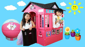 Inside are fun accessories, including a play sink, stove and cordless phone that they can use to play house. New Playhouse And Pretend Play Cooking Food On Kitchen Toy Youtube