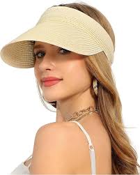 Carrie Straw's Instagram, Twitter & Facebook