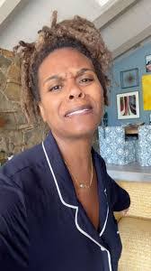 Charlotte Lakes's Instagram, Twitter & Facebook