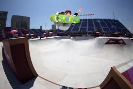 O evento, que aconteceria em julho deste ano, foi adiado para 2021 fazendo com que a estreia de novos esportes, como o surf e o skate, fique para o próximo ano. Lzbrel1nnzzum