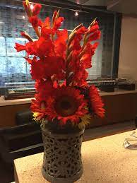 Red Sunflower And Gladiolus Modern Flower Arrangement Modern Flower Arrangements Flower Pots Flowers Bouquet
