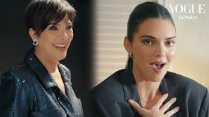 跟著Kendall到巴黎鐵塔下走秀！媽媽Kris驚喜現身來探班，看女兒走秀很興奮：「走了400場都沒對我眨過眼」｜Getting Ready  With｜Vogue Taiwan