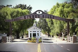 Kim kardashian west became famous giving viewers a look into her life on e! Inside Hidden Hills The Once Sleepy Neighborhood Kanye Kim Miley And More Are Totally Taking Over Vanity Fair