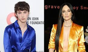 Kacey Musgraves And Troye Sivan In New Easy Music Video 73 letras de troye sivan y mucho más. kacey musgraves and troye sivan in new