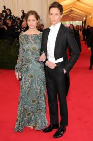 Burberry celebrates its 155th anniversary this season with two classic british personalities, actor eddie redmayne and model cara delevingne . Burberry On Twitter British Actor Eddie Redmayne Wearing Burberry White Tie To Tonight S Metgala In New York Http T Co Ajzcununnr Twitter