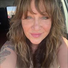 If I'm landing and libraria at airport at 2:30 and renting a car will I  make it to a lafortuna before dark