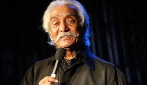 Η παραλία καστρί βρίσκεται κοντά στις γούβες, στον οικισμό παλαιοκάστρου, στη βόρεια εύβοια. Kwstas Xatzhs Stis Staxtes To Spiti Toy Tragoydisth Sto Kastri Eyboias Ourlife Gr