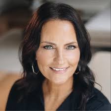 Sarah Mcaloon's Instagram, Twitter & Facebook