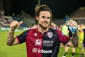 Nahitan michel nández acosta (born 28 december 1995) is a uruguayan professional footballer who plays as a midfielder for serie a club cagliari and the uruguay national team. El Destino De Nahitan Nandez Estaria En La Premier League Tras El Continuo Interes Del Leeds Y El West Ham El Intra Sports