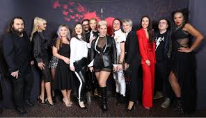 In emisiune sunt 100 de specialisti din zona muzicala, oameni care stiu sa cantareasca un act artistic din multiple puncte de vedere. Pro Tv JuraÈ›ii De La CantÄƒ Acum Cu Mine Au FÄƒcut Spectacol La Avanpremiera Serialului Vlad