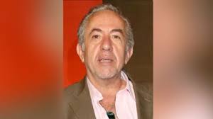 Tras ser diagnosticado con EPOC, Ricardo Hill es captado mientras fuma en  calles de la CDMX