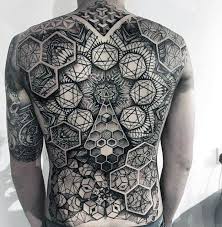 Cool geometric tattoos for men. 40 Geometrische Zuruck Tattoos Fur Manner Dimensional Ink Ideen Mann Stil Tattoo Back Tattoos For Guys Geometric Tattoo Back Tattoos