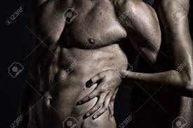 Primer Del Hombre Desnudo Con Hermoso Cuerpo Musculoso Húmeda Y Manos  Femeninas Que Tocan Masculina Six
