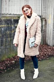 Wie kombiniere ich den lederrock? Weisse Stiefeletten Richtig Stylen Weisse Schuhe Love Or Hate Outfit Die Edelfabrik Der U40 Blog Fur Mode Beauty Reise Und Lifestyle Fur Frauen Ab 30 Und Ab 40