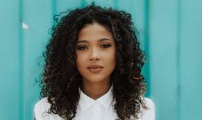 Gabriela gomes eu posso até estar aflito, mas nunca derrotado eu posso até chorar, eu posso até sofrer mas o amanhã virá e minha. Gabriela Gomes Lanca O Clipe Da Musica Deus Provera Assista