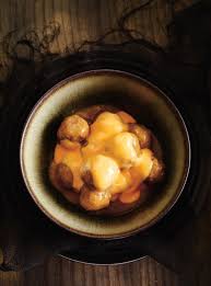 Boulettes De Viande Epicees Et Sauce Au Fromage Ricardo Recipe Cheese Stuffed Meatballs Recipes Spicy Meatballs
