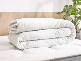 La couette caresse se distingue par son aspect cocooning, qui sans aucun doute, vous ravira. Couette Chaude 220x240 100 Laine Et Coton Percale Bobochic