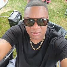 What is the best subwoofer choice for a single cab behind the seats?