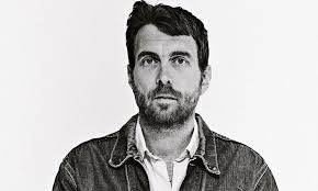 Karl Oskar Olsens garderobe: 'Det ser ud til, at hvide jeans er tilbage'