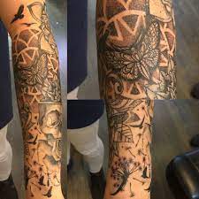 Some Gap Fillers On Rebeccaellie Today Nice Bit Of Dotwork Mandala Sleeve Sleeveinprogress Girlswithink G Sleeve Tattoos Tattoos Tattoo Sleeve Filler