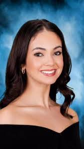 Sophia Dow's Instagram, Twitter & Facebook