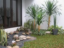 Sekian 20 model taman depan rumah yang sejuk bikin betah di rumah, semoga bermanfaat untuk inspirasi mendesain ruangan anda. 10 Jenis Tanaman Terbaik Untuk Halaman Rumah Kesayangan