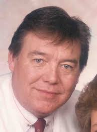 Robert Klenke's Instagram, Twitter & Facebook