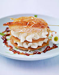 Millefeuille Plume Caramel De Paquerettes Recette Dessert Gastronomique Dessert Feuille De Brick Desserts A L Assiette