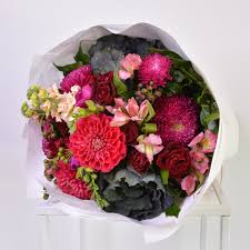We deliver fresh flowers by a local florist den haag. Posy Flowers Designer Posies Lully Rose Floral Studio