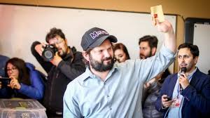 Los diputados del frente amplio gabriel boric y giorgio jackson propusieron endurecer las sanciones a los parlamentarios que incurran en cabe recordar que el año 2014, a poco de llegar a la cámara, boric y jcakson presentaron un proyecto de ley para reducir la dieta de senadores y. Gabriel Boric Y Giorgio Jackson Anunciaron Apoyo A Guillier Para La Segunda Vuelta
