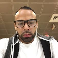 Aaron Becker (@Aaron_Becker_77)