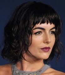 The soft curls at the end add dimension to the face, giving your jawline a slimmer look. Best Straight Bangs With Curly Hair