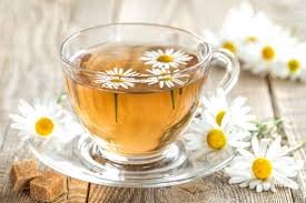 Terkait dengan manfaatnya membuat mudah tidur, ini lantaran teh chamomile mengandung antioksidan bernama apigenin. 5 Resep Minuman Herbal Untuk Mengembalikan Indra Penciuman