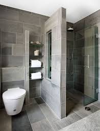 Naturlich Robust Und Zeitlos Schick Echte Schieferfliesen Von Rathscheck Schiefer Badezimmerideen Moderne Kleine Badezimmer Schieferfliesen