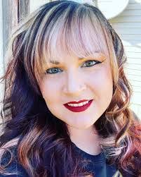 Lisa Mellen's Instagram, Twitter & Facebook