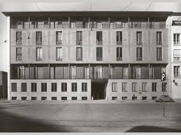 Nachste Woche Findet Die Mailander Mobelmesse Statt Dabei Lohnt Es Sich Auch Die Schonen Hauser Und Winkel Zu Entdecken Architektur Mailand Fassade