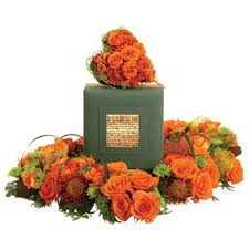 14 Funeral Urn Memorial Service Table Arrangement Ideas Dad Funeral Flowers Funeral Urns Funeral Floral