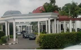 Aso rock policemen protest 'discriminatory' allowance. 11 Seltene Fotos Und Videos Von Der Aso Rock Presidential Villa