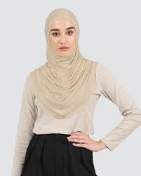 We are the #1 authorised agent in singapore for naelofar hijab, diyana halik, nyleascarf, saifash & many more! Sophia Dusty Almond Stylish Hijab Instant Hijab How To Wear