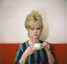 Let the brigitte bardot bangs fall on the side giving it a more dramatic appearance. 7 Of The Most Iconic Brigitte Bardot Hairstyles Brigitte Bardot Hair