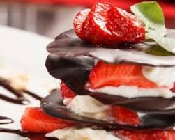 Recette De Mille Feuilles De Saint Valentin Leger Aux Fraises Et Chocolat Recette Fraise Au Chocolat Recette Gateau Au Chocolat Allege