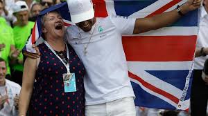 Carmen was married to anthony hamilton.carmen is full british, whereas anthony is of black british nationality. Lewis Hamilton Feiert Wm Titel Mit Mutter Carmen Larbalestier