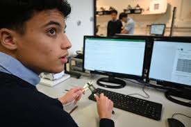 Le général de division Alain Vidal, général commandant le pôle formation de  l'armée de Terre, était dans les murs du lycée les 28 et 29 janvier  derniers pour une visite de commandement.