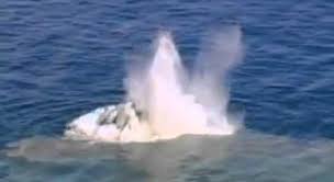 لحظة ميلاد جزيرة من جراء انفجار بركان تحت الماء سما الإخبارية